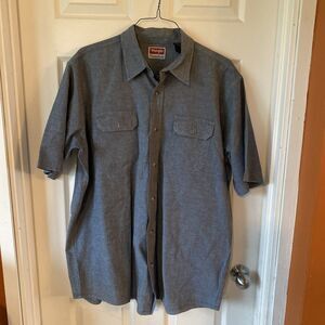 Wrangler Men’s Button Up Shirt Size XLT Short Sleeve Blue Premium Quality